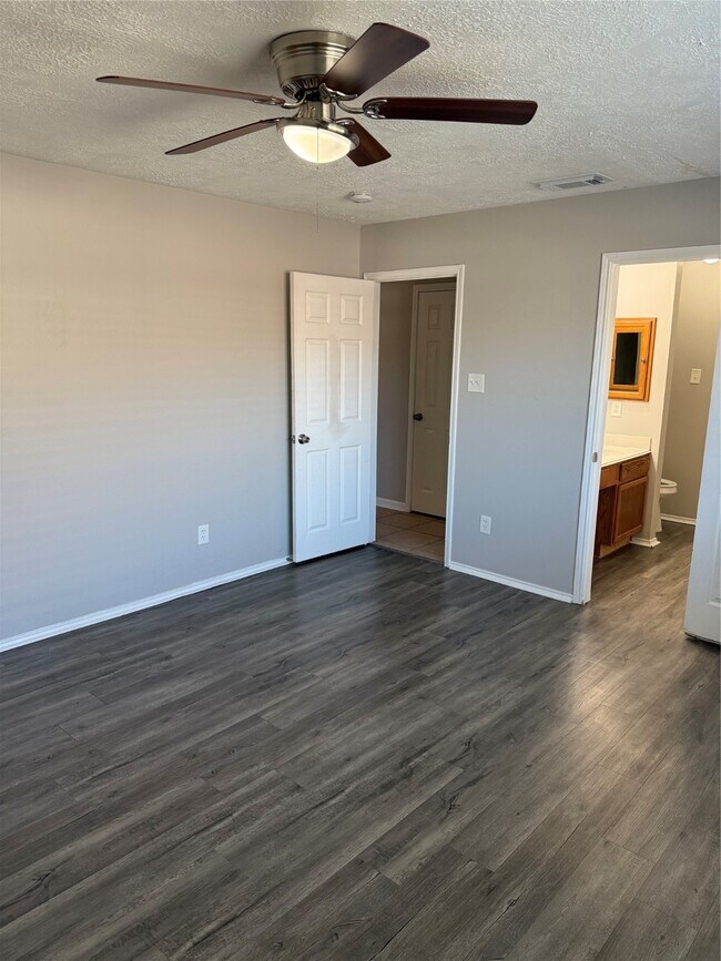 Building Photo - 16778 N Bob White Dr