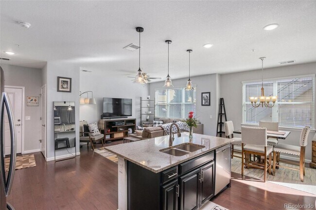 Building Photo - Like new gorgeous ground level Condo with Detached Garage and open floor plan.