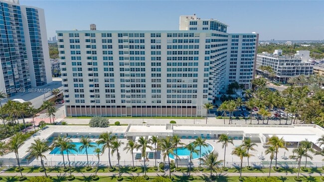 Building Photo - 2899 Collins Ave