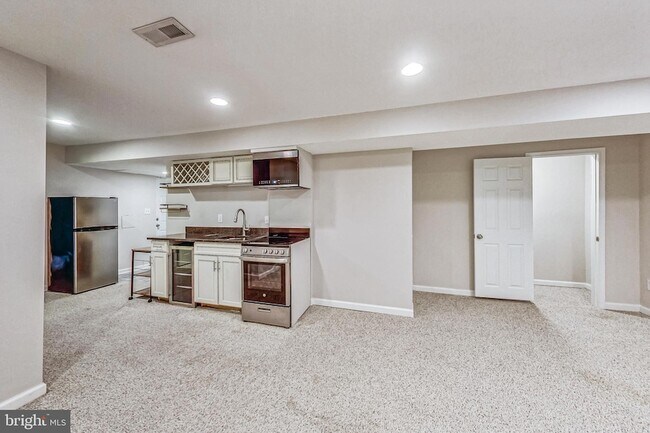 Building Photo - 627 Lamont St NW