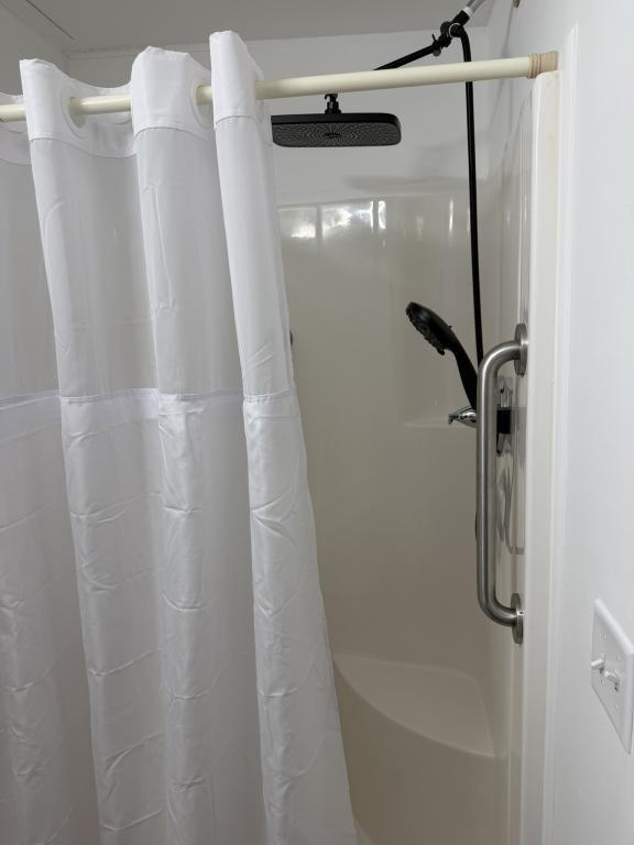 Building Photo - 1219 Thomas Dr