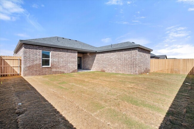 Building Photo - 1414 Farmhouse Ave