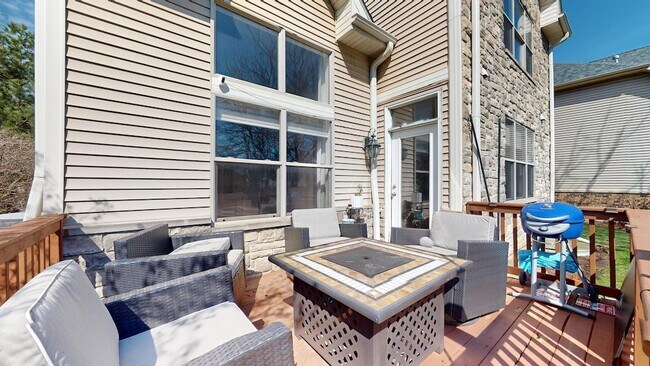 Building Photo - 331 Mary Belle Cir