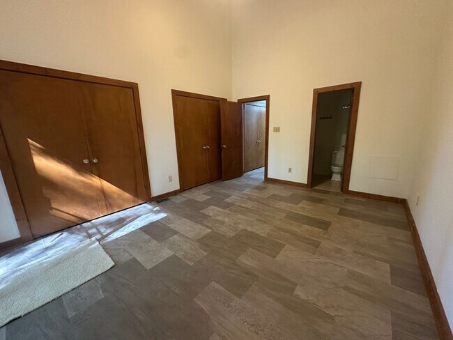 Building Photo - 5652 Thea Ln