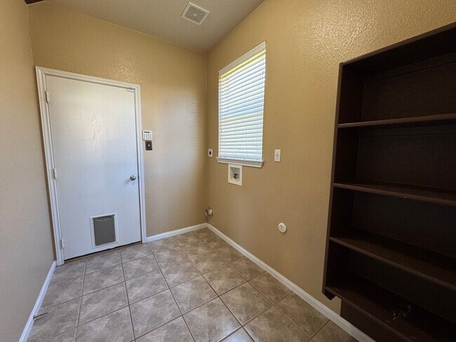 Building Photo - 507 Taurus Dr