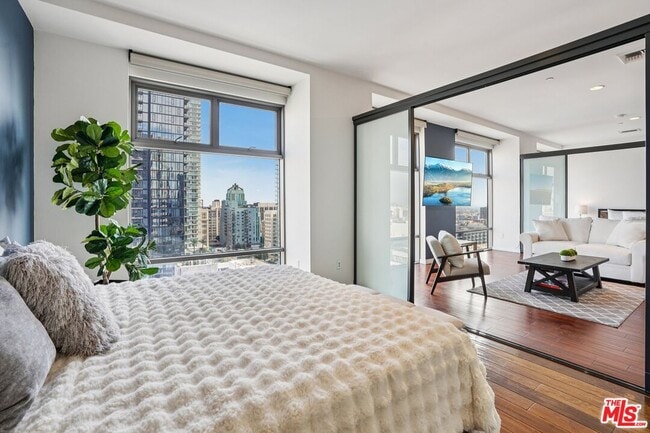 Building Photo - 801 S Grand Ave