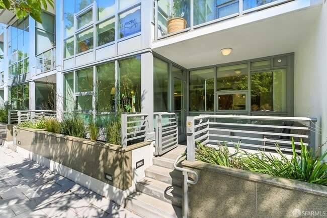 Building Photo - 420 Mission Bay Boulevard North