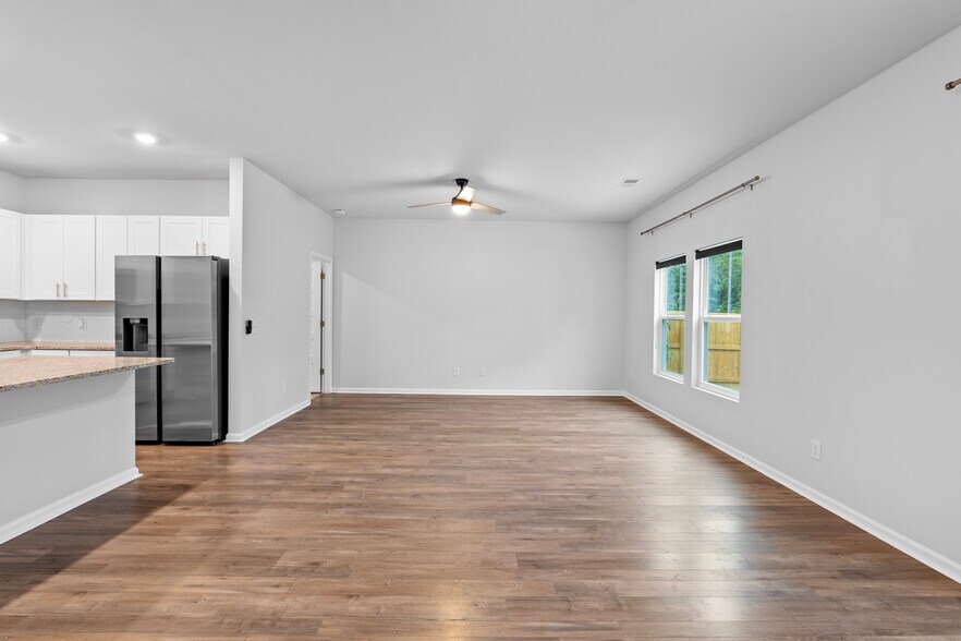 Building Photo - 301 Firewheel Ct