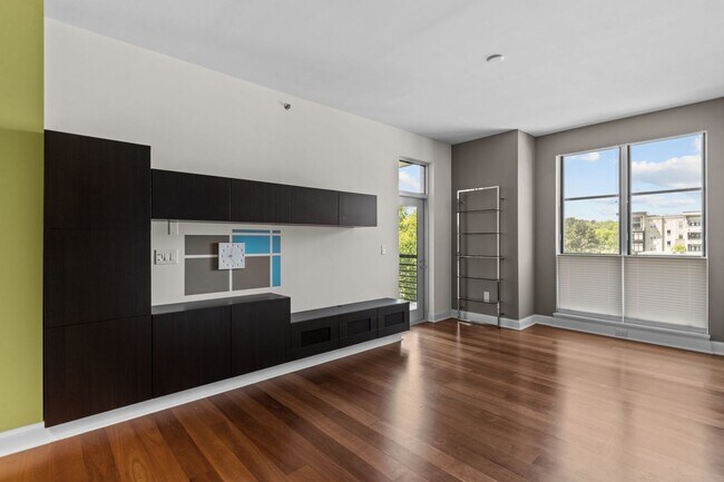 Building Photo - Your dream condo in the heart of Raleigh!