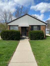 Building Photo - 2 BEDROOM SINGLE FAMILY HOME