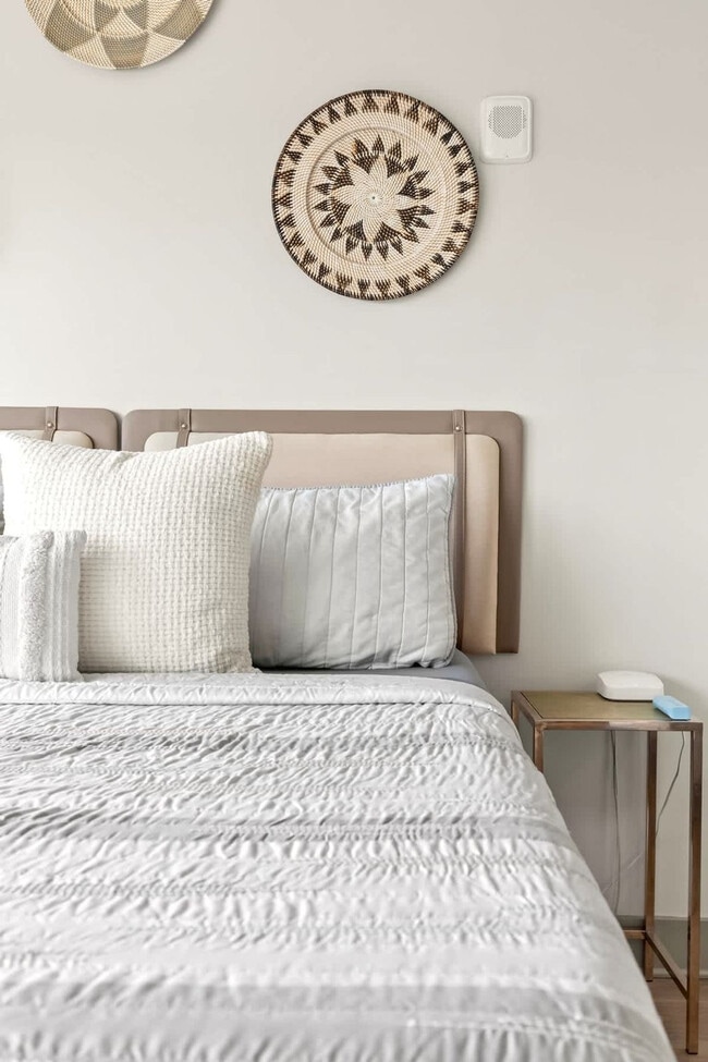 Building Photo - 1050 Howell Mill Rd NW