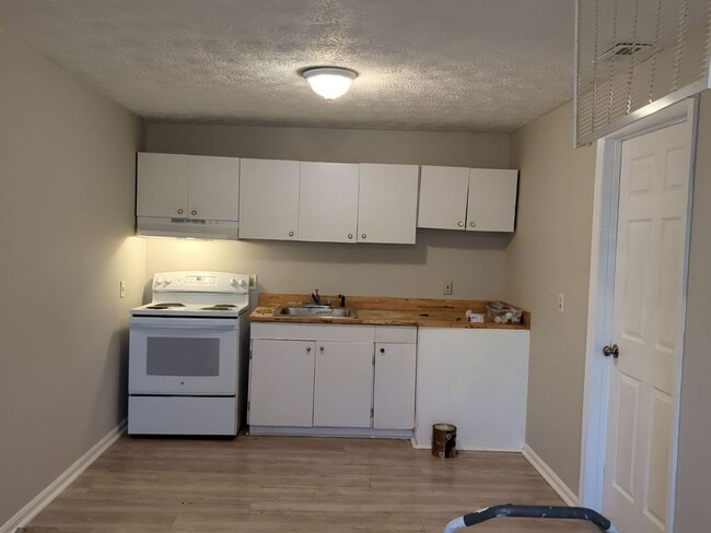 Building Photo - Charming 2 Bedroom in Downtown Chattanooga! Housing vouchers accepted!