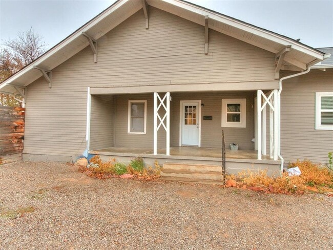 Building Photo - 217 E Daws St