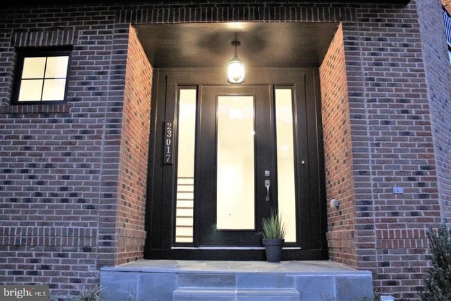 Building Photo - 23017 Sullivans Cove Sq