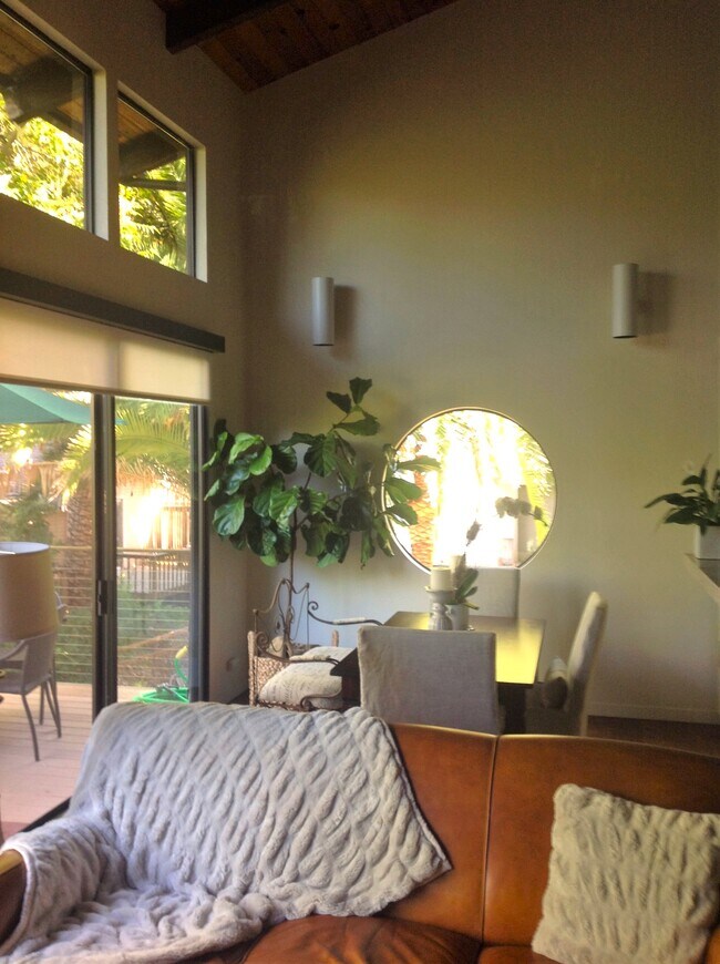 Building Photo - 1032 Leff St