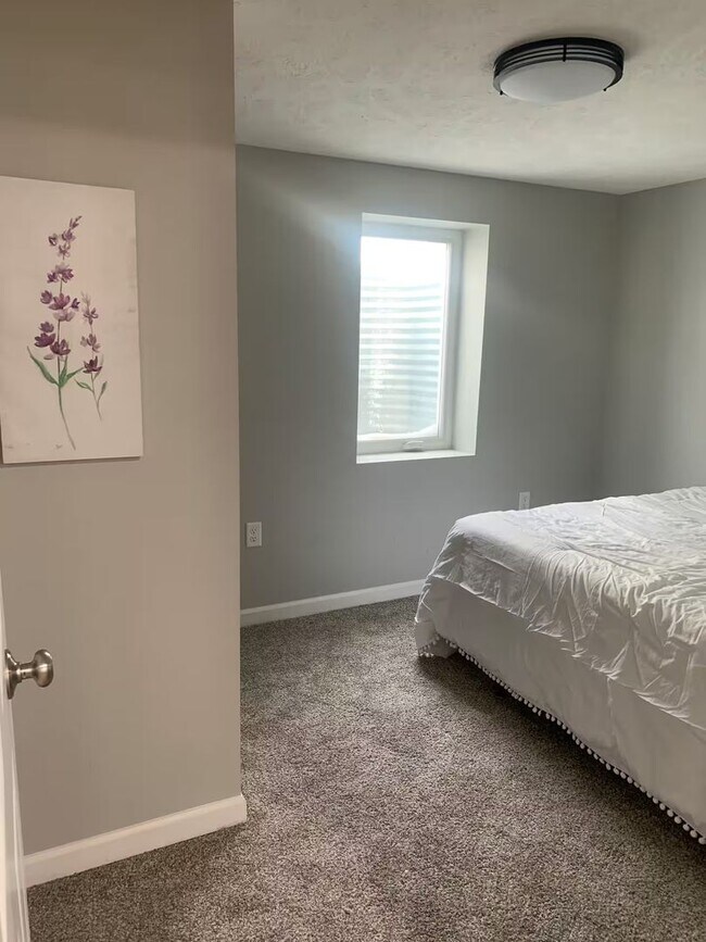 Building Photo - Spacious Benson Bungalow - 4BD 2B