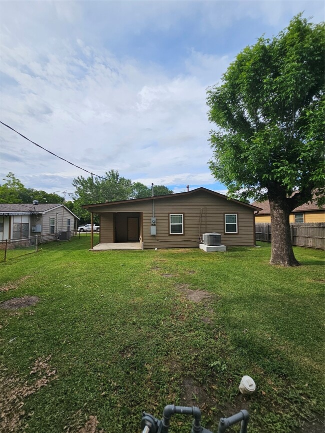 Building Photo - 10230 Pillot St