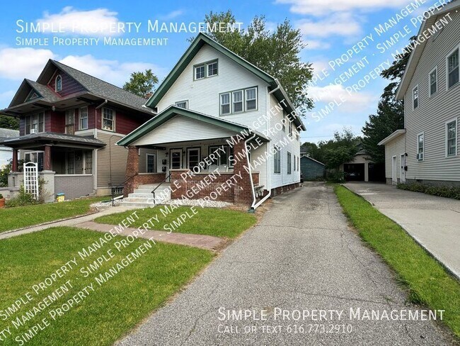 Primary Photo - 737 Fulton St E