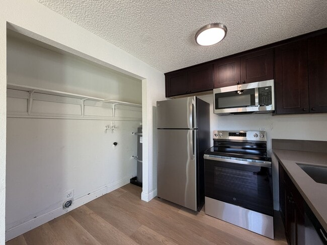 Building Photo - 5921 SE 83rd Ave