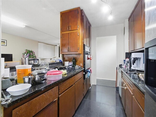 Building Photo - 201 St Pauls Ave