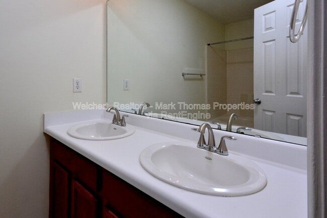 Building Photo - 1326 Holly Grove Way