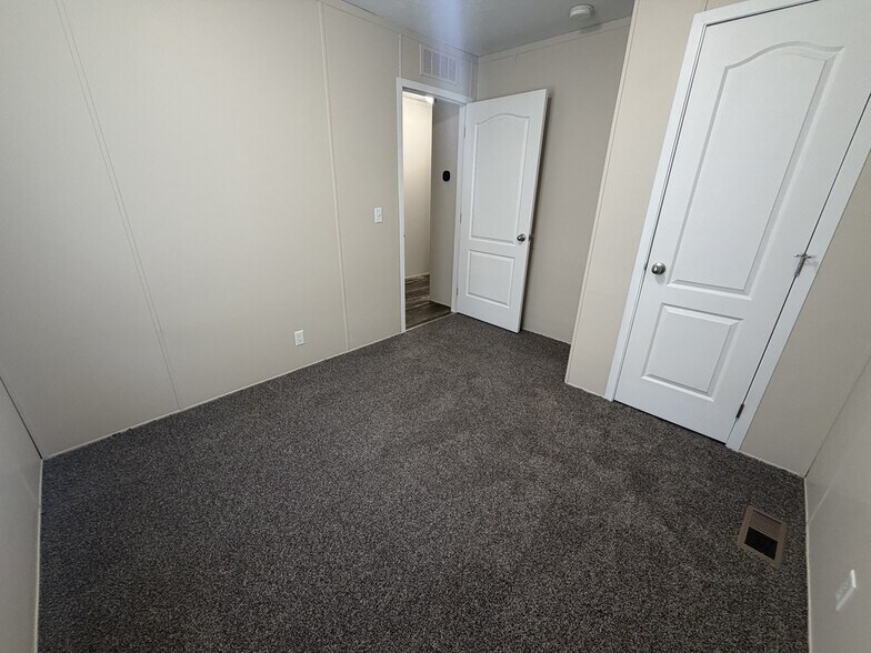 Building Photo - 38052 Johannes Dr