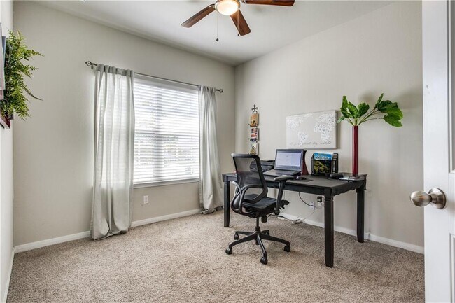 Building Photo - 1072 Gaelic Dr