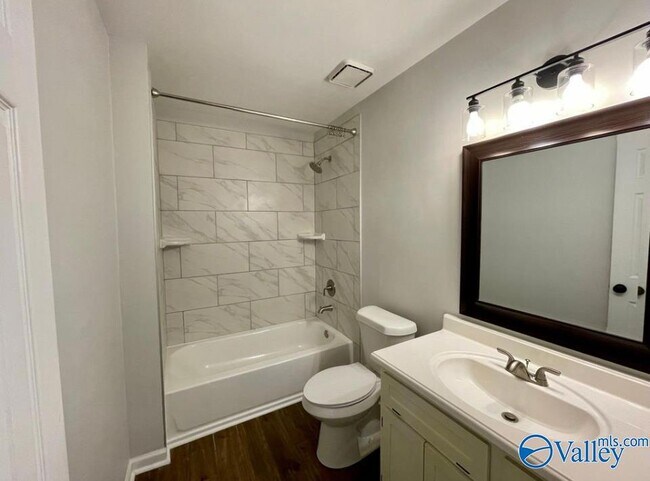 Building Photo - 108 Eva Ct