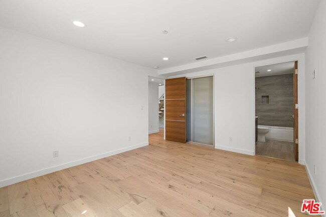 Building Photo - 808 Brooks Ave