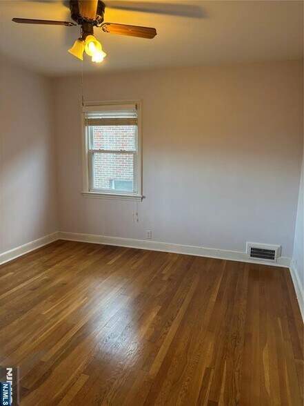 Building Photo - 170 Sunset Ave
