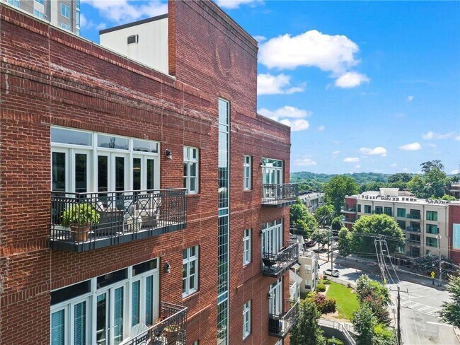 Building Photo - 206 11th St NE