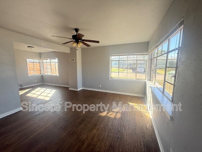 Building Photo - 1931 NE 25th St