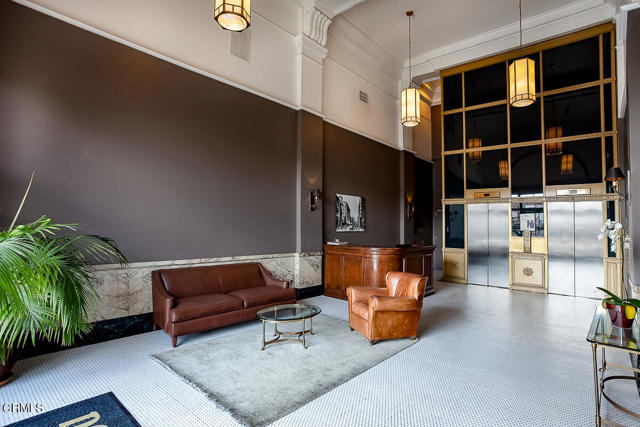 Building Photo - 257 S Spring St