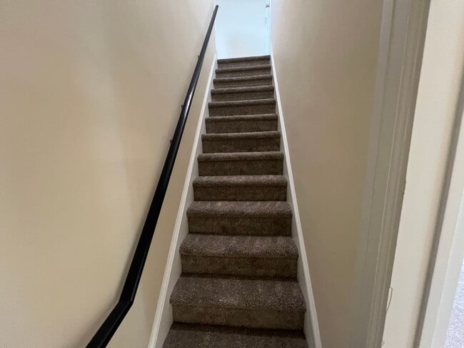 Building Photo - 955 E Main St