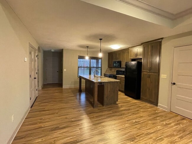 Building Photo - Gorgeous and Upscale Home Available Now!