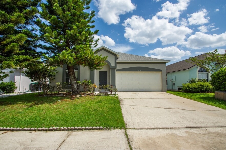 Primary Photo - Available Now! 3/2 Home Near Hunter's Cree...