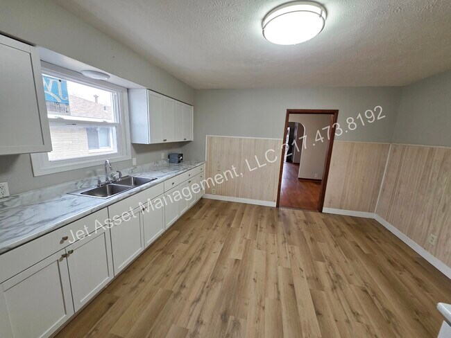 Building Photo - 3 bed house for RENT