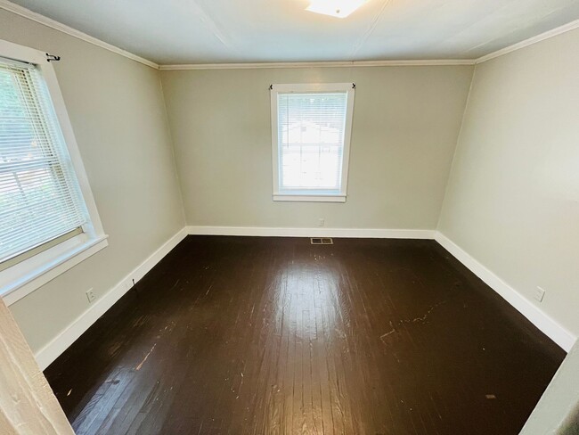Building Photo - 3BR/1BA Home