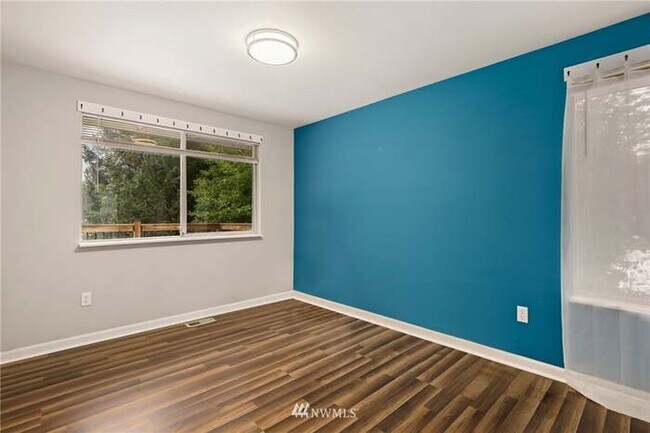 Building Photo - 1313 150th Pl NW