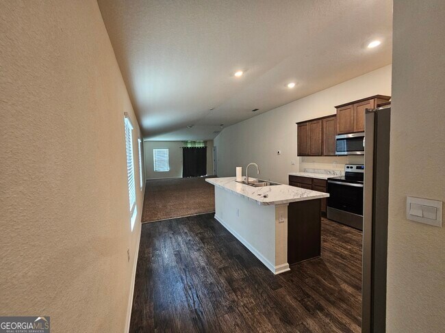 Building Photo - 137 Teakwood Dr