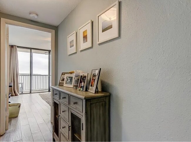 Building Photo - LONG TERM - FULLY FURNISHED 2/2 Open water...