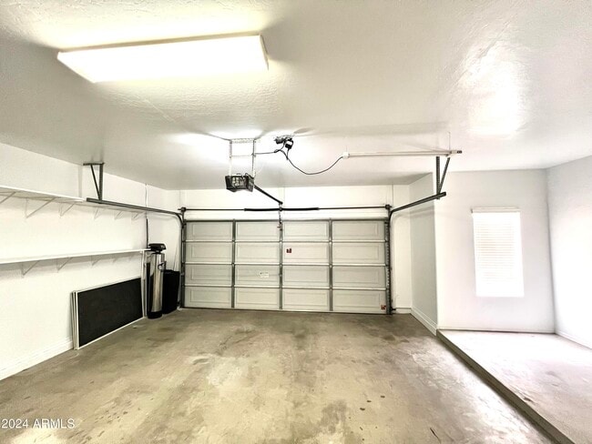 Building Photo - 3464 E Thornton Ave