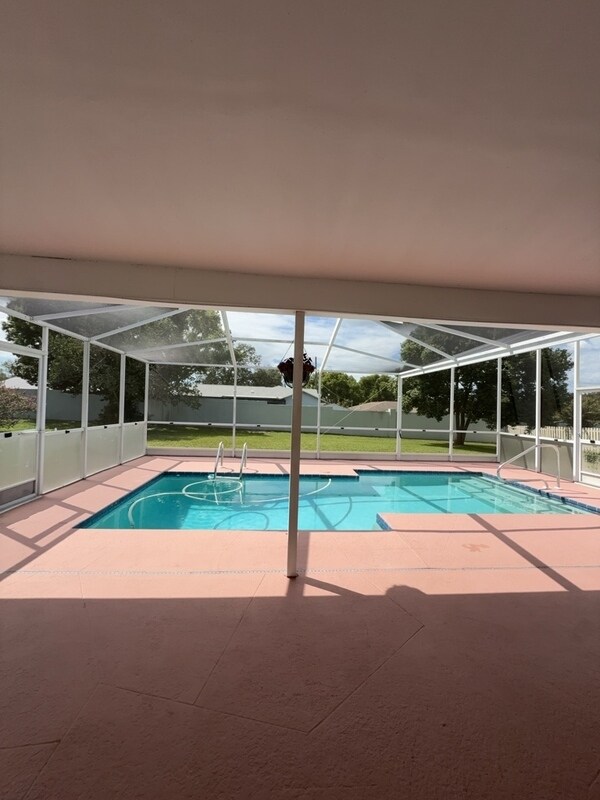 Building Photo - 1347 Overland Dr