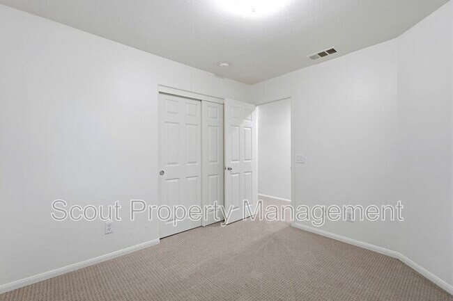 Building Photo - 40026 Somerville Ln