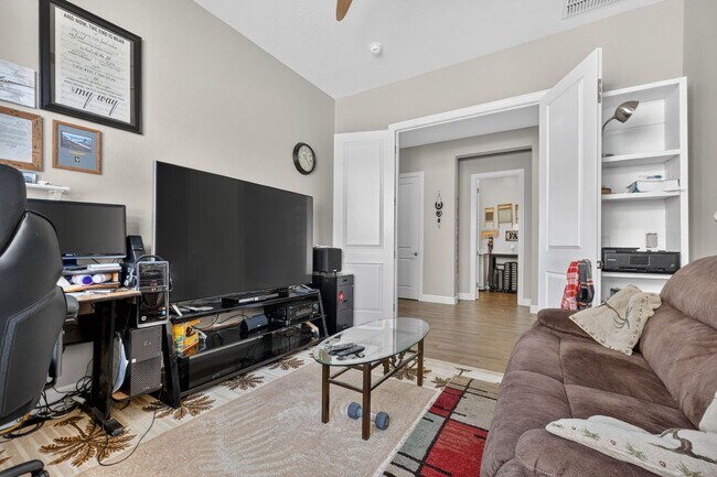 Building Photo - Walden Farms home with a great relaxing backyard!