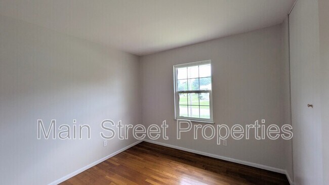 Building Photo - 2117 Pullman Cir