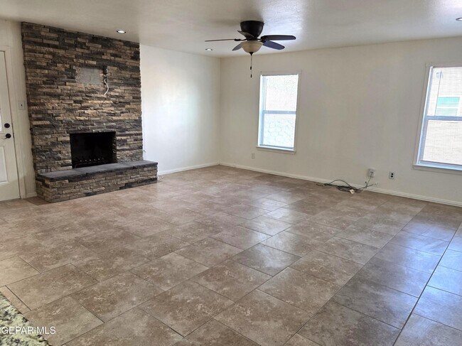Building Photo - 15341 Werling Ct