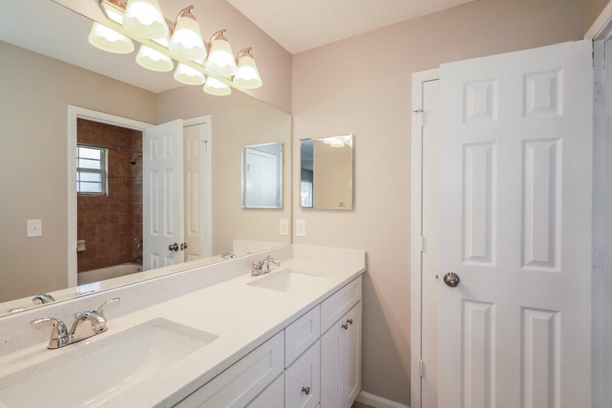 Building Photo - 7770 Collins Ridge Blvd