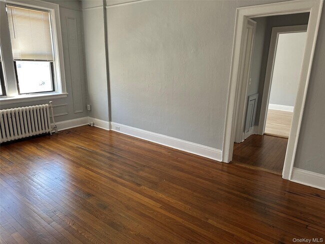 Building Photo - 675 Main St