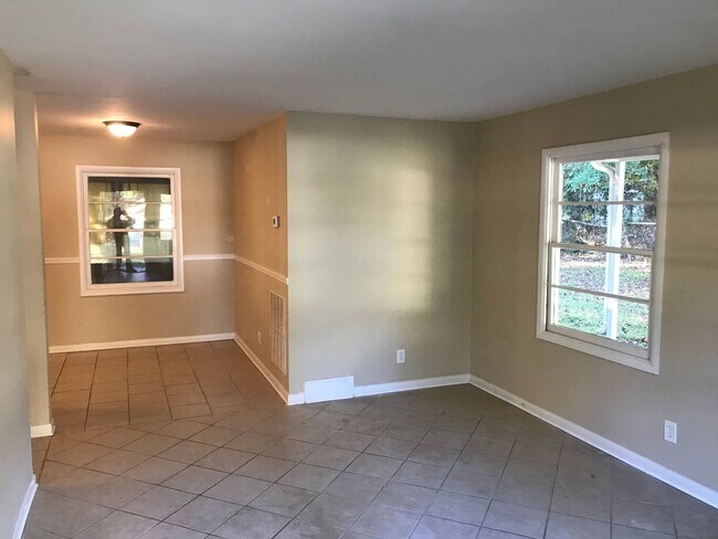 Building Photo - **AVAILABLE NOW**Total Electric 3 Bedroom / 1 Bathroom Home for Rent in East Columbus, GA***